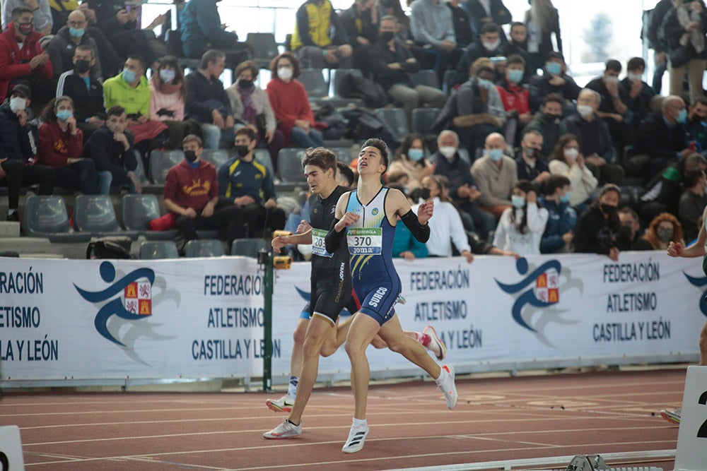 Cierre de la jornada de mañana del primer día del Campeonato de España Sub 23 en Pista Cubierta con Alejandro González Rengel en el 400