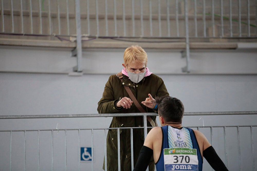 Cierre de la jornada de mañana del primer día del Campeonato de España Sub 23 en Pista Cubierta con Alejandro González Rengel en el 400