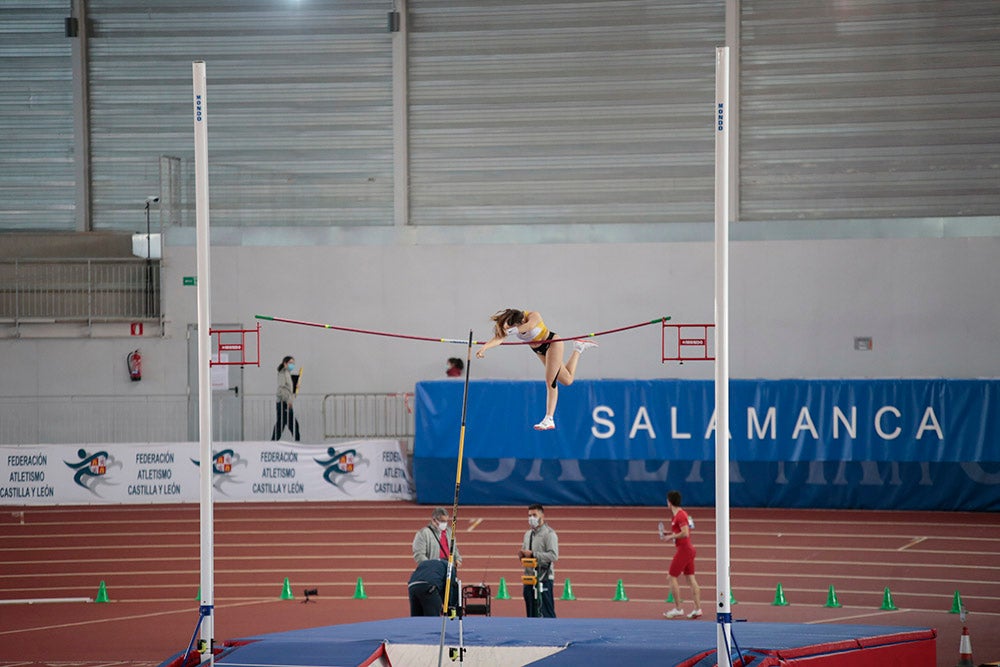 Cierre de la jornada de mañana del primer día del Campeonato de España Sub 23 en Pista Cubierta con Alejandro González Rengel en el 400