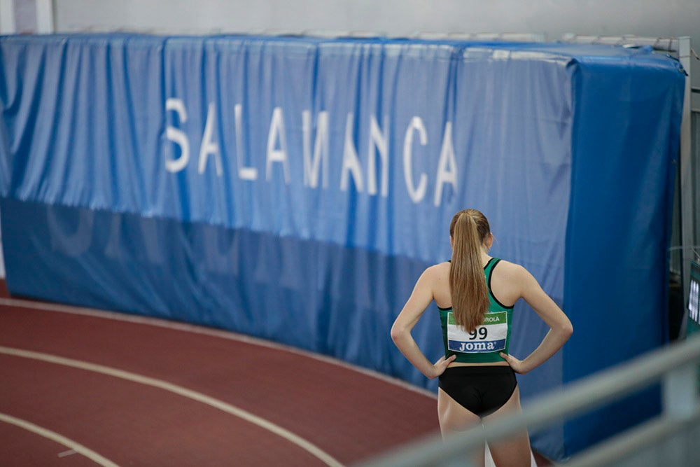 Cierre de la jornada de mañana del primer día del Campeonato de España Sub 23 en Pista Cubierta con Alejandro González Rengel en el 400