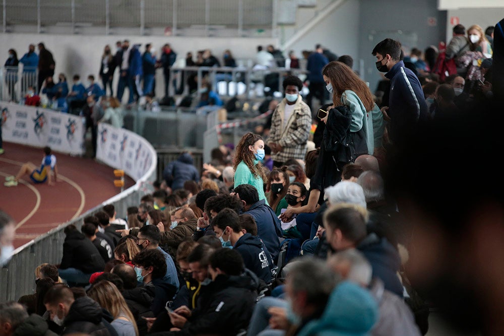 Cierre de la jornada de mañana del primer día del Campeonato de España Sub 23 en Pista Cubierta con Alejandro González Rengel en el 400
