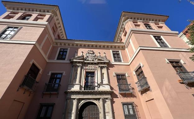 Imagen principal - Valladolid, piedra sobre piedra: el edificio que quería hacer sombra al Palacio Real