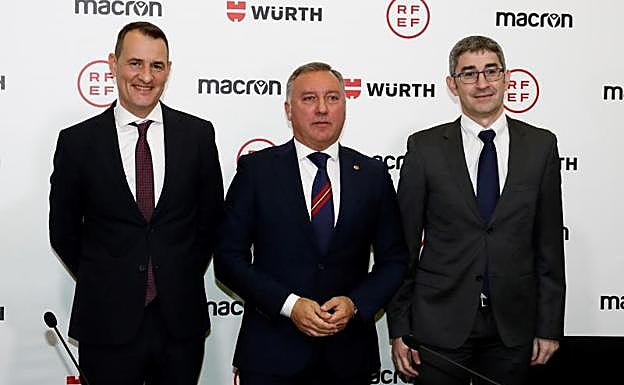 Medina Cantalejo (c), junto a Clos Gómez (i) y Undiano Mallenco (d).