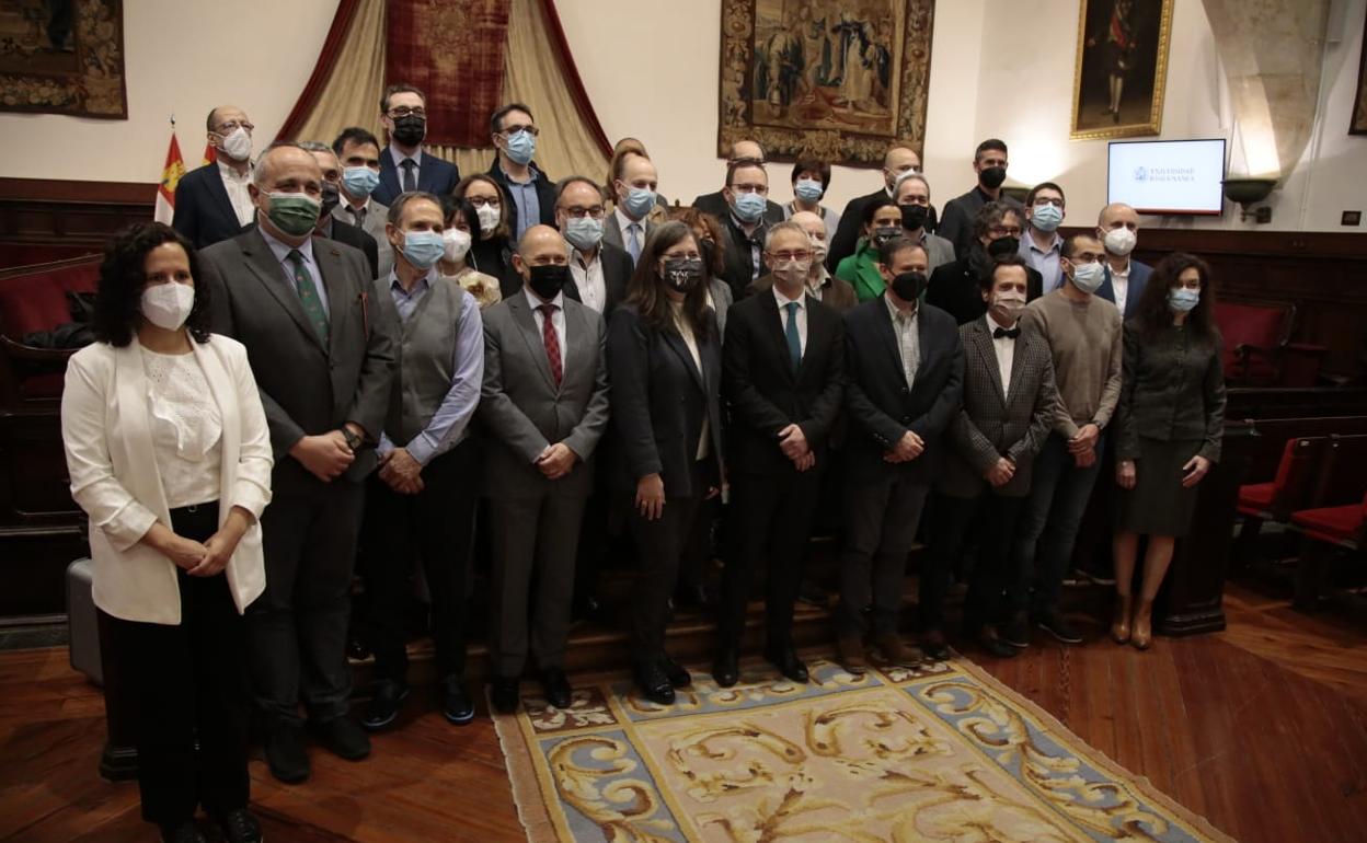 Fotografía de grupo tras la toma de posesión. 