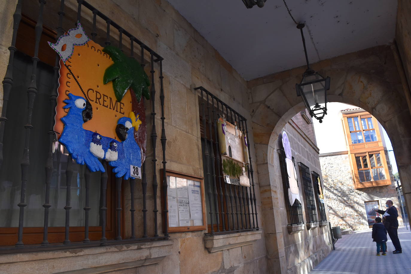 Fotos: Las galletas de Aguilar preludian el Carnaval en las calles