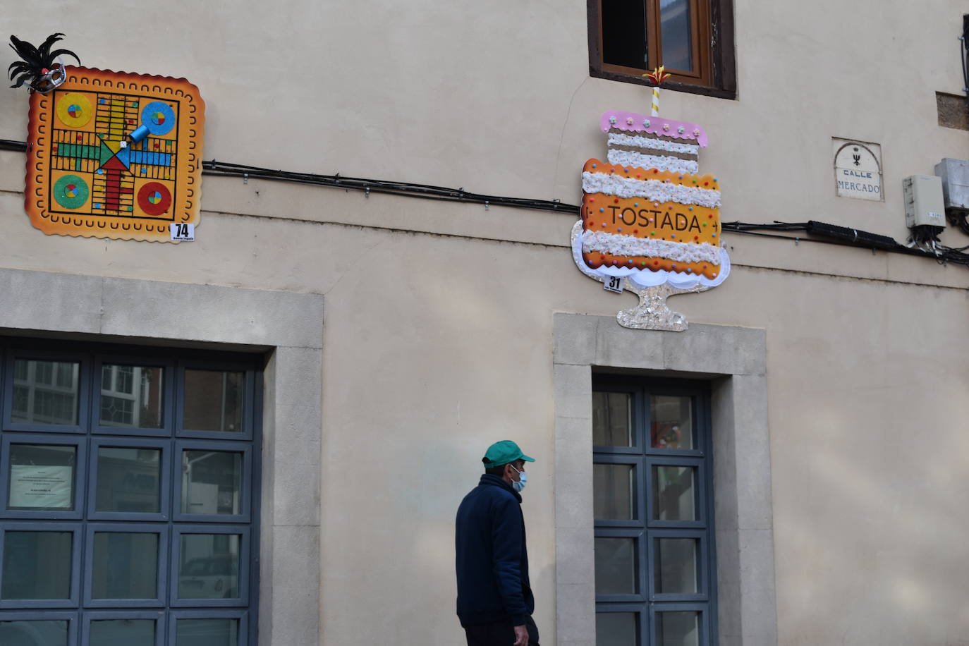 Fotos: Las galletas de Aguilar preludian el Carnaval en las calles