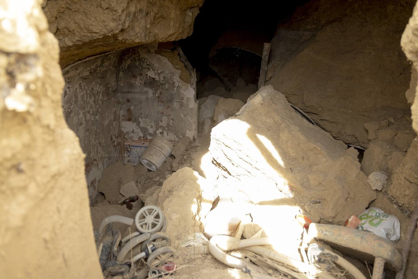 Fotos: Hallados restos humanos en el interior de una antigua casa cueva de Tariego de Cerrato