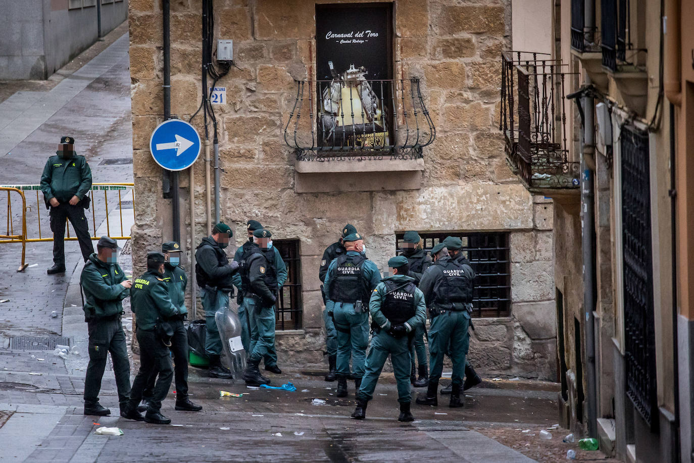 Fotos: Fallece un varón por herida de arma blanca en la primera noche del Carnaval de Ciudad Rodrigo