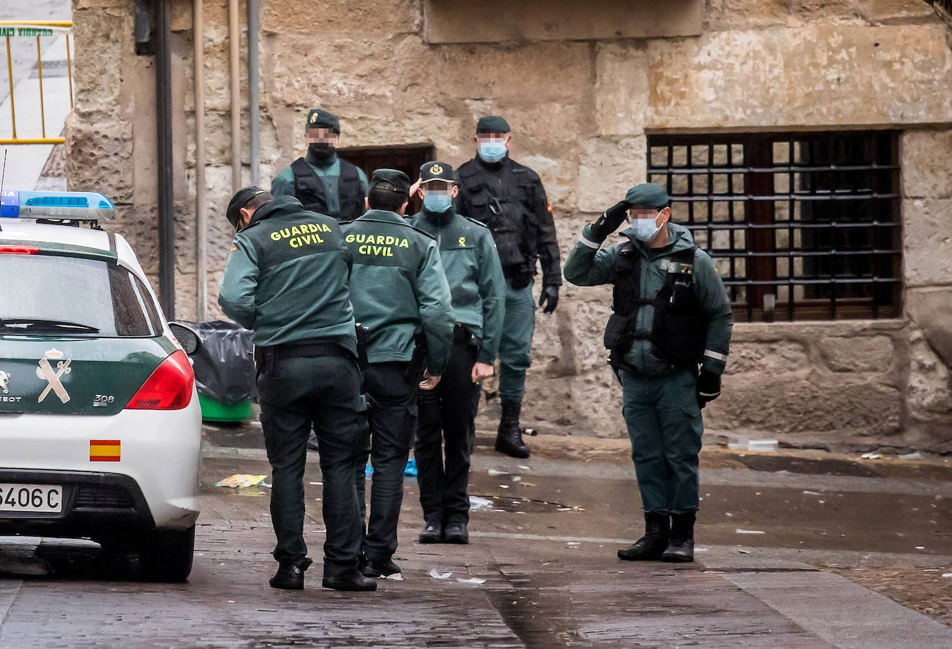 Fotos: Fallece un varón por herida de arma blanca en la primera noche del Carnaval de Ciudad Rodrigo