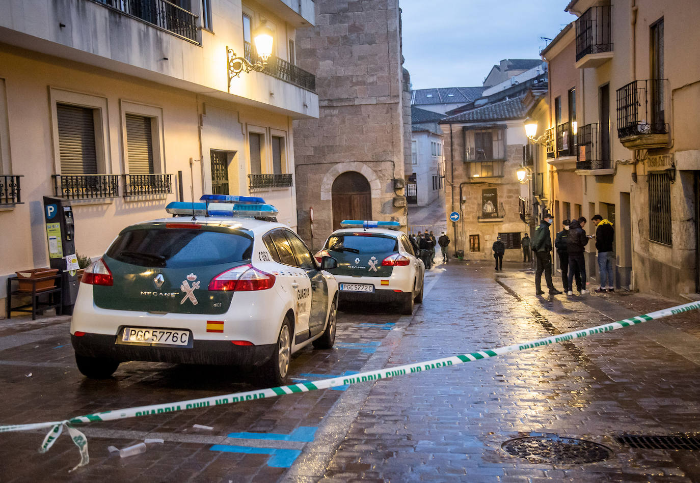 Fotos: Fallece un varón por herida de arma blanca en la primera noche del Carnaval de Ciudad Rodrigo