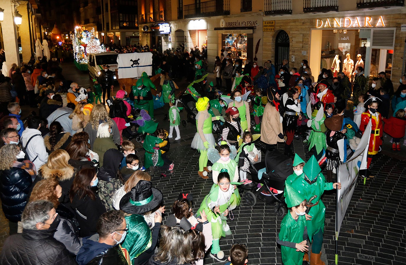 El desfile de Carnaval inunda Palencia de alegría e ilusión