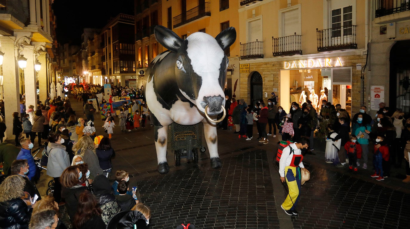 El desfile de Carnaval inunda Palencia de alegría e ilusión