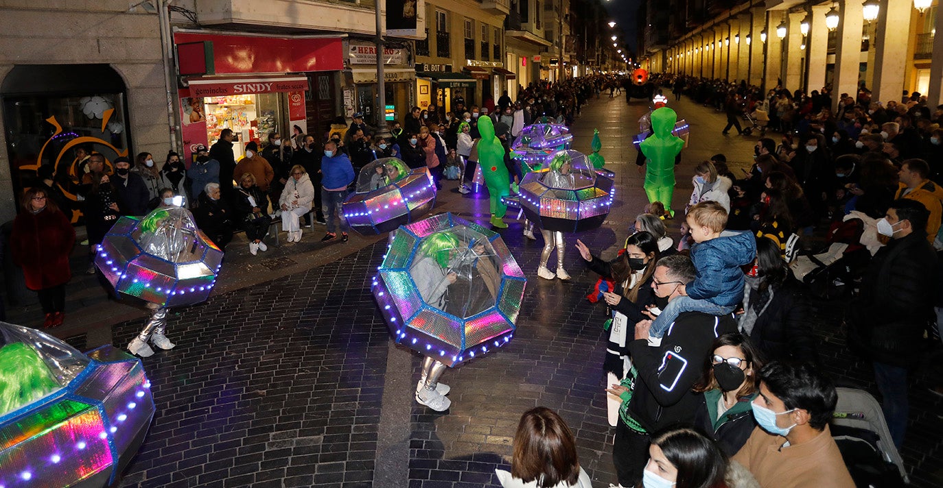 El desfile de Carnaval inunda Palencia de alegría e ilusión