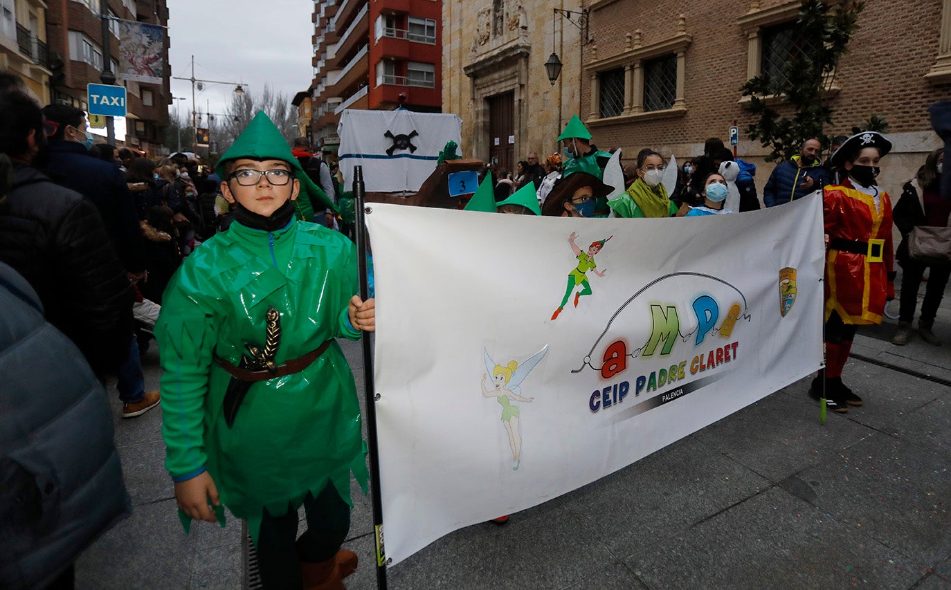 El desfile de Carnaval inunda Palencia de alegría e ilusión