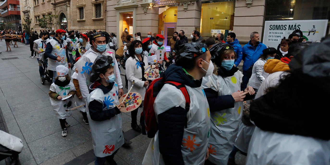 El desfile de Carnaval inunda Palencia de alegría e ilusión