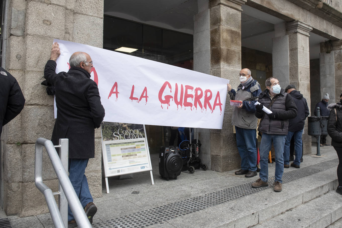 Protesta celebrada este sábado en Segovia contra la guerra.