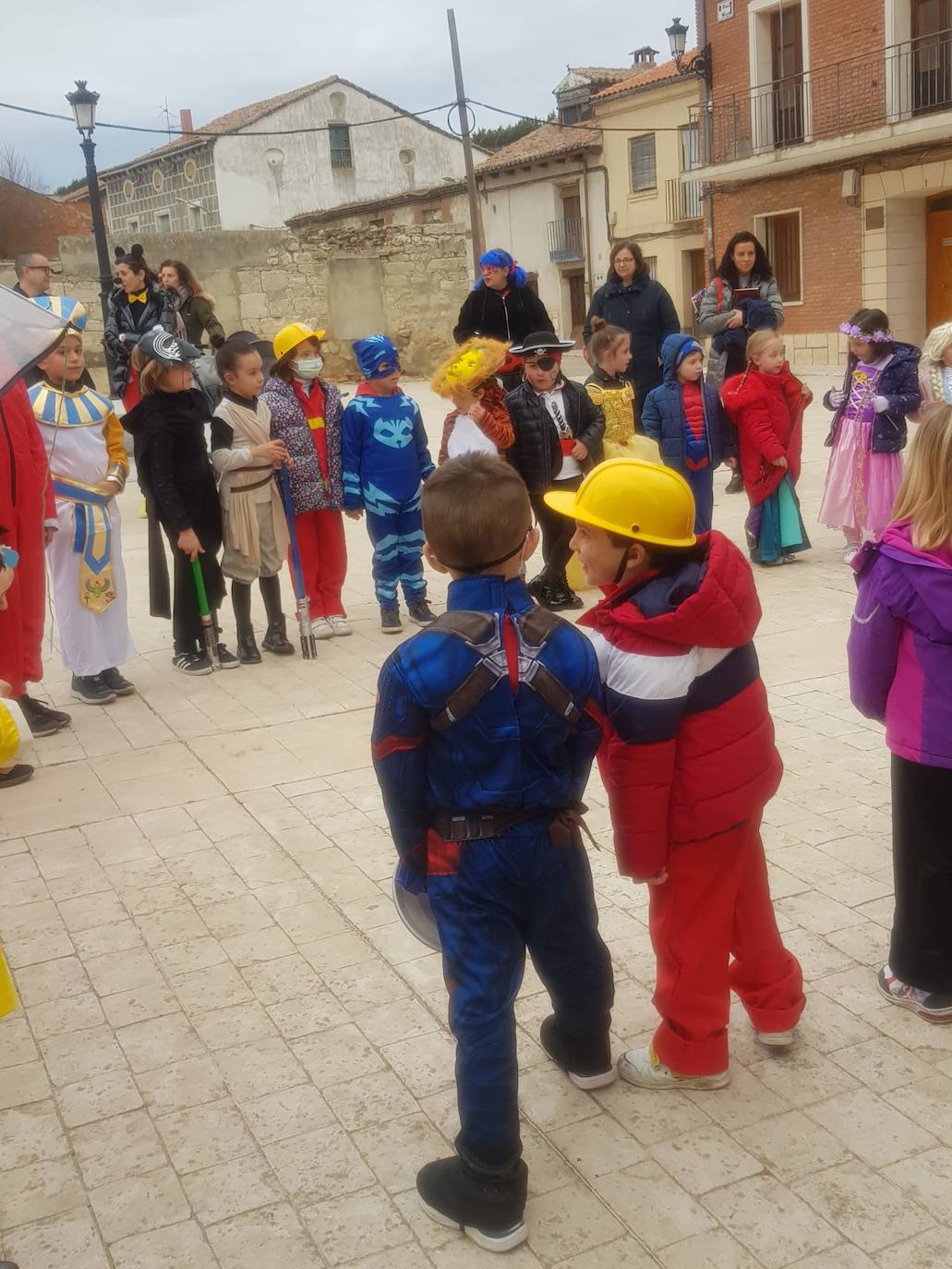 Niños disfrutando del Carnaval en Ciguñuela.