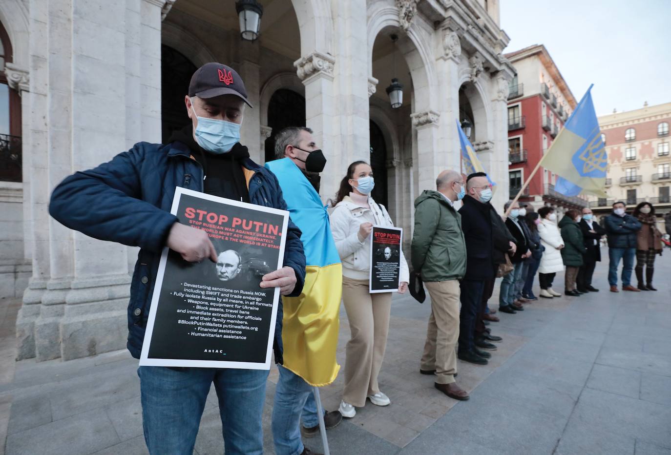 Fotos: Concentración contra la guerra en Ucrania, plaza Mayor Valladolid