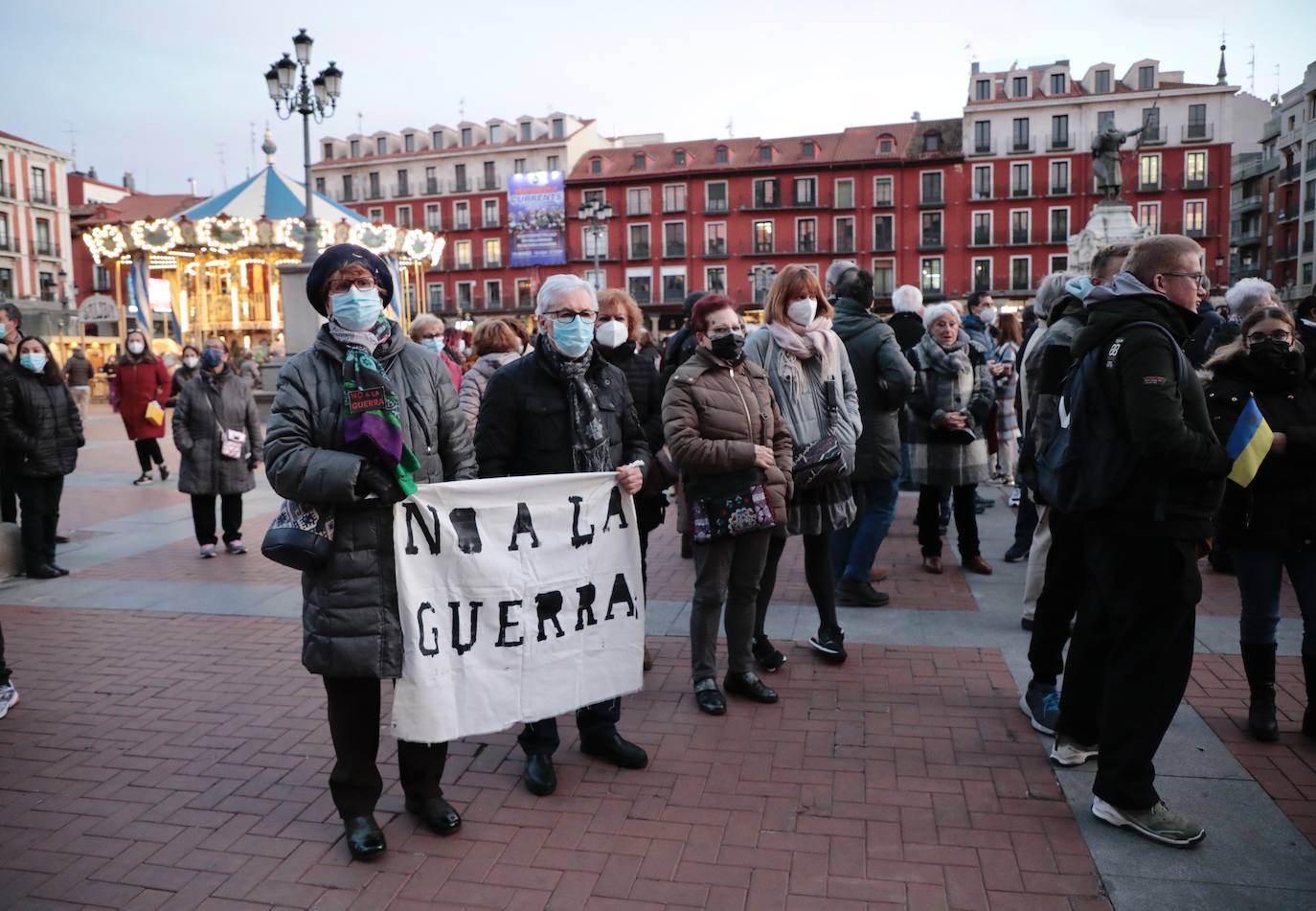 Fotos: Concentración contra la guerra en Ucrania, plaza Mayor Valladolid