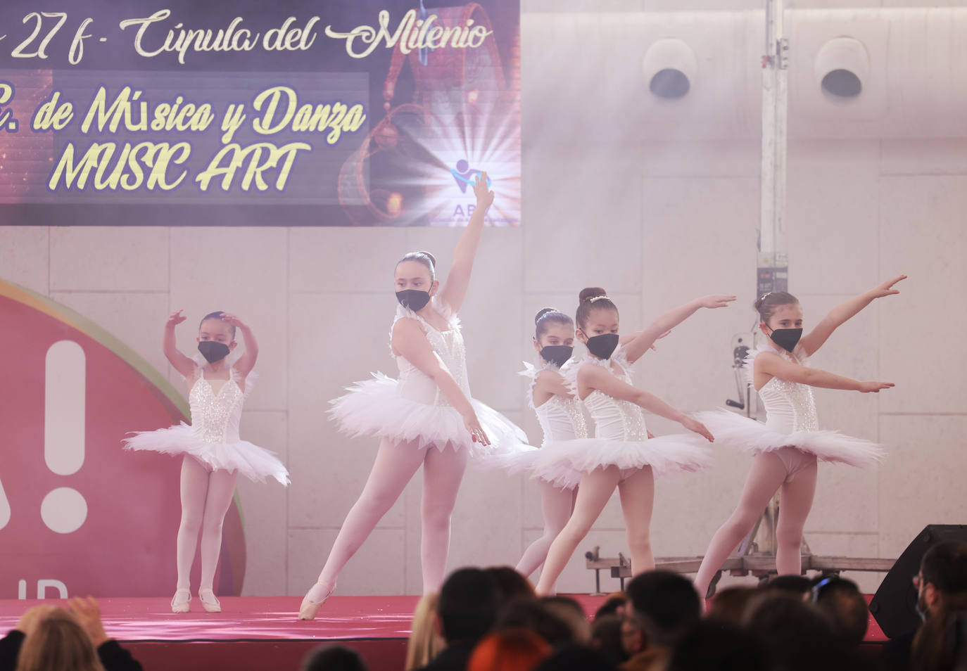 Fotos: Espectáculo de baile infantil en la Cúpula del Milenio de Valladolid