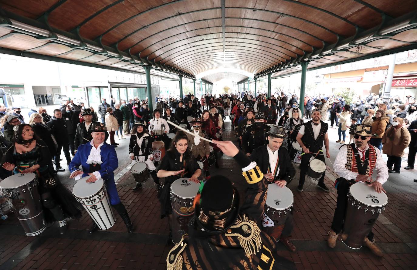 Fotos: Batucada carnavalera en el centro de Valladolid