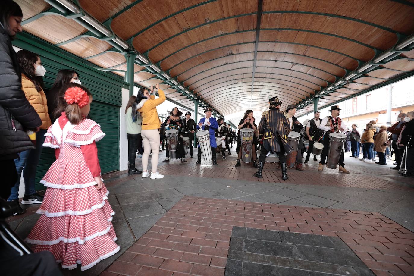 Fotos: Batucada carnavalera en el centro de Valladolid