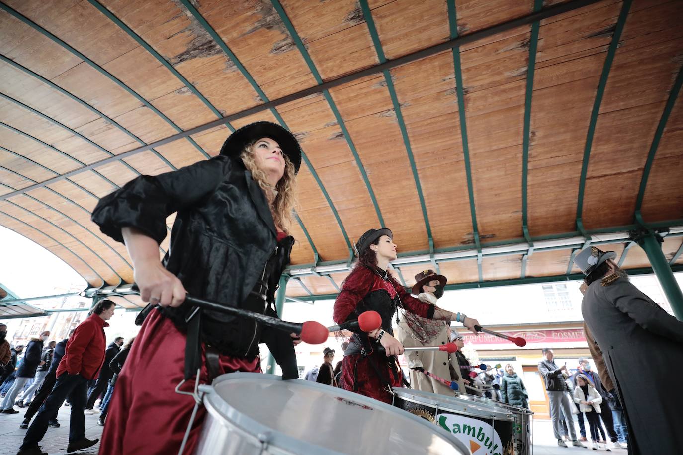 Fotos: Batucada carnavalera en el centro de Valladolid