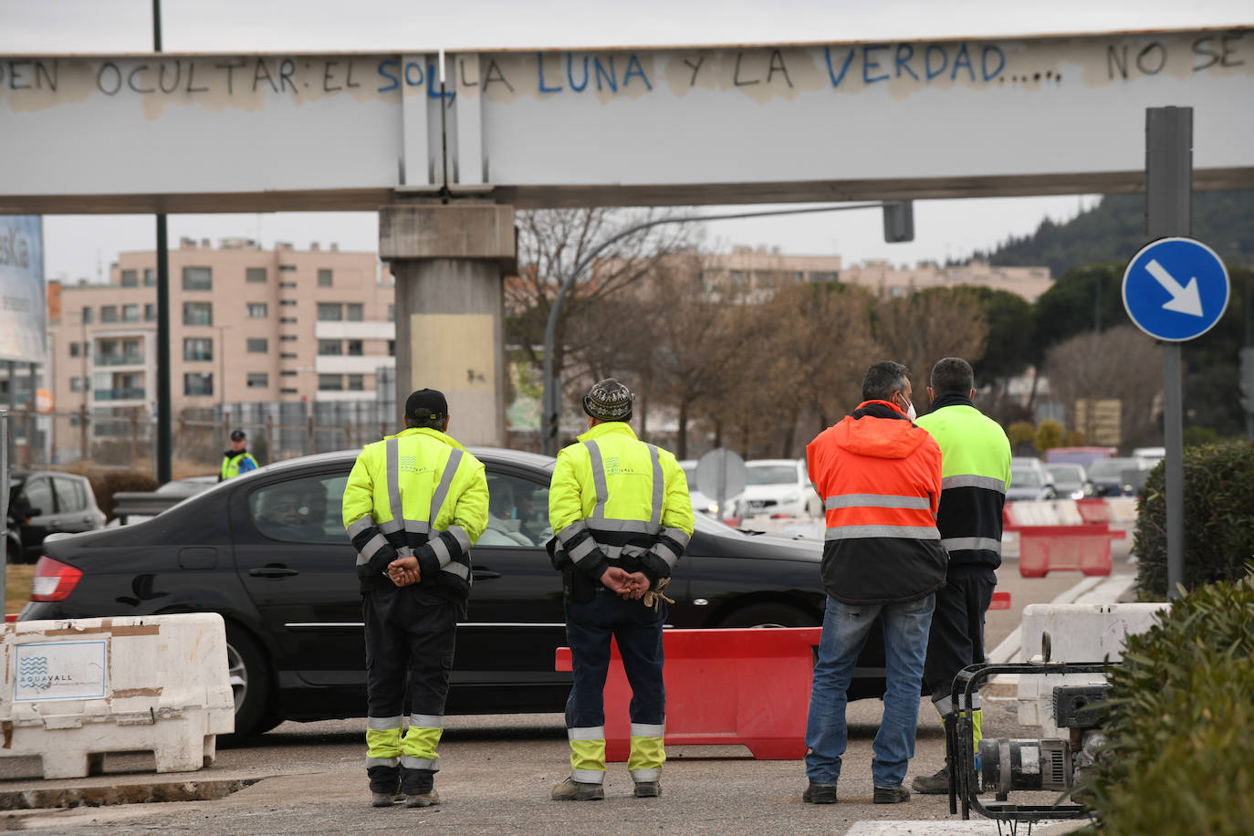 Fotos: La Policía Local de Valladolid regula el tráfico en la rotonda de San Agustín