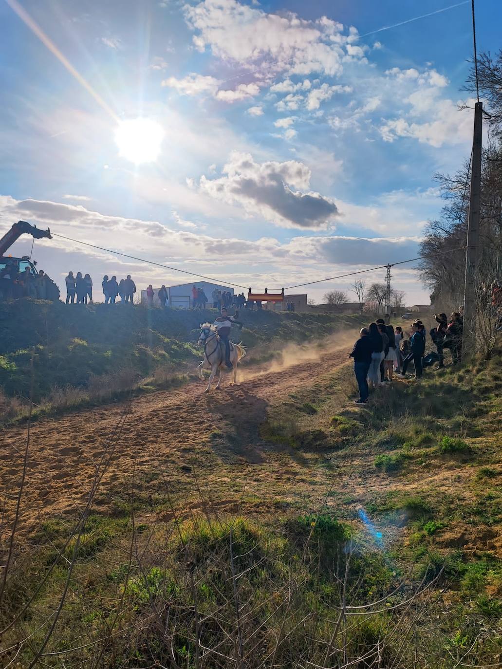 Fotos: Los quintos de Tordehumos y Villafrechós renuevan la tradición del Domingo Gordo