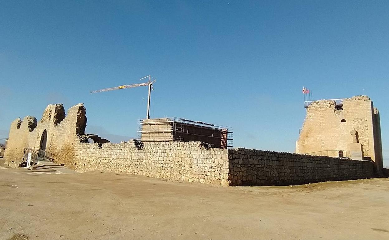 Exterior de la fortaleza y edificación de la panera.