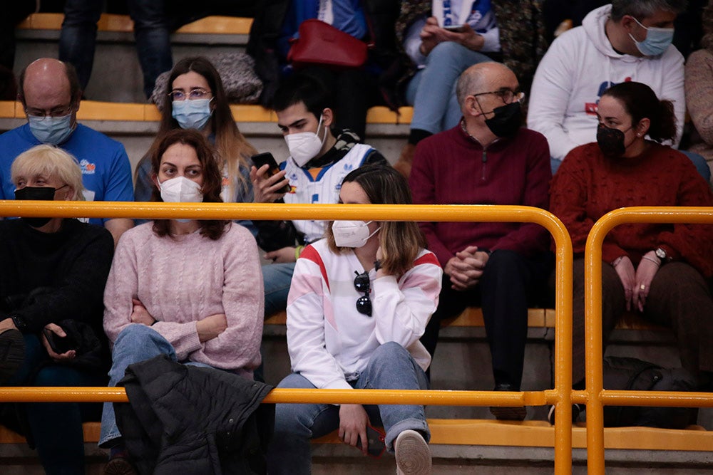 El ambiente carnavalero se hace notar en Würzburg para seguir manteniendo, y reforzando, el disfraz de líder del conjunto azulón