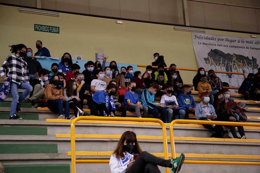 El ambiente carnavalero se hace notar en Würzburg para seguir manteniendo, y reforzando, el disfraz de líder del conjunto azulón