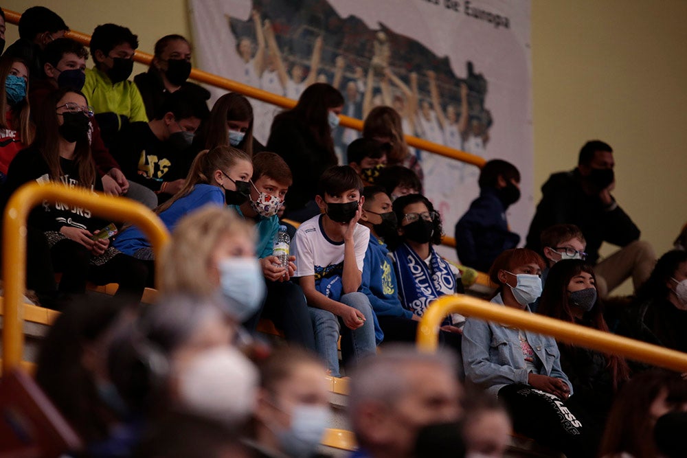 El ambiente carnavalero se hace notar en Würzburg para seguir manteniendo, y reforzando, el disfraz de líder del conjunto azulón