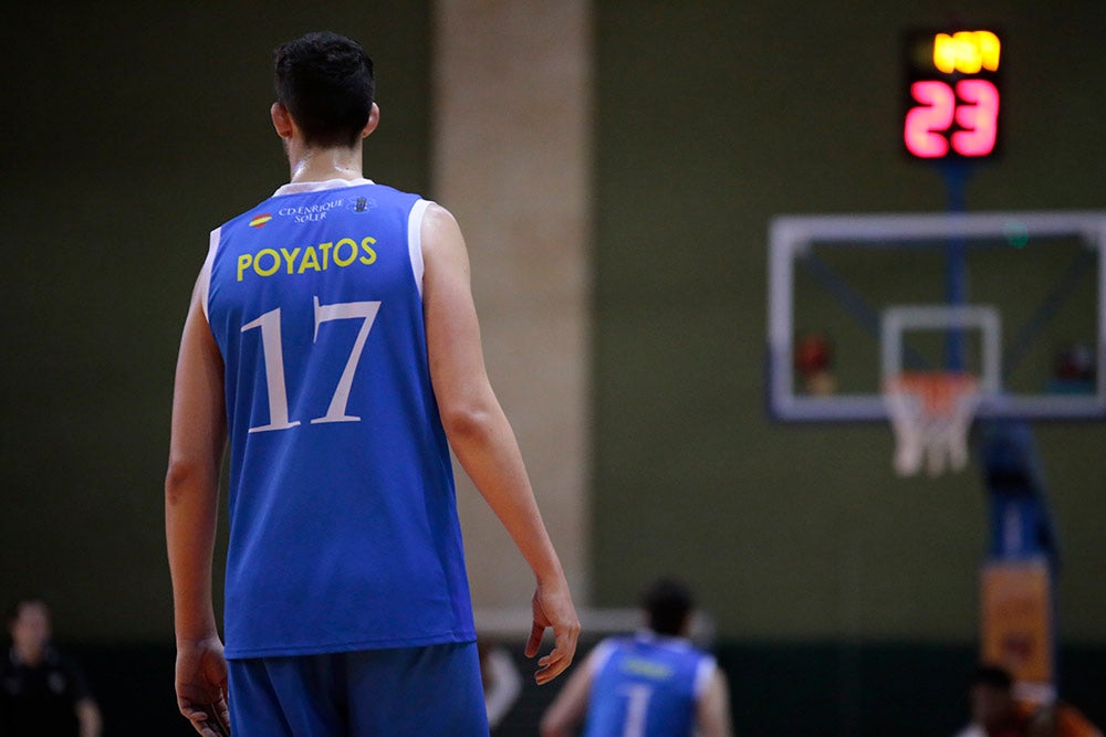 El Aquimisa Carbajosa revive en el aplazado ante Melilla con Avelino y Barrueco en el banco (97-68)