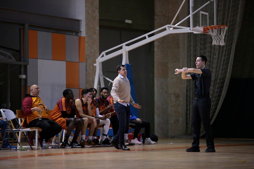 El Aquimisa Carbajosa revive en el aplazado ante Melilla con Avelino y Barrueco en el banco (97-68)