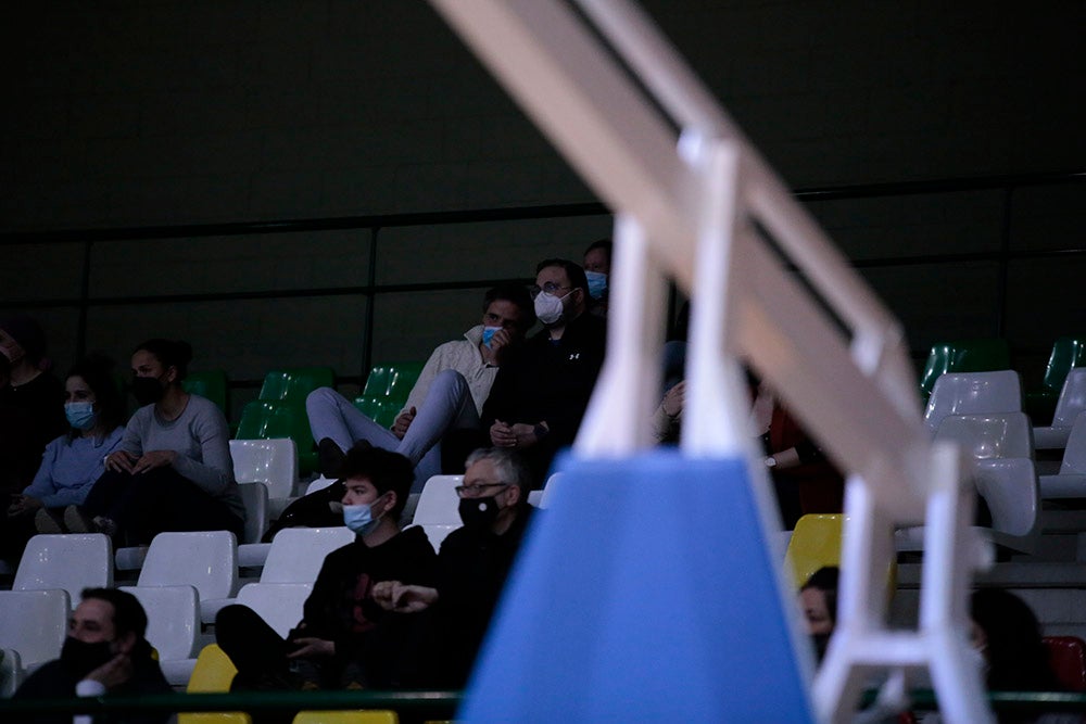 El Aquimisa Carbajosa revive en el aplazado ante Melilla con Avelino y Barrueco en el banco (97-68)