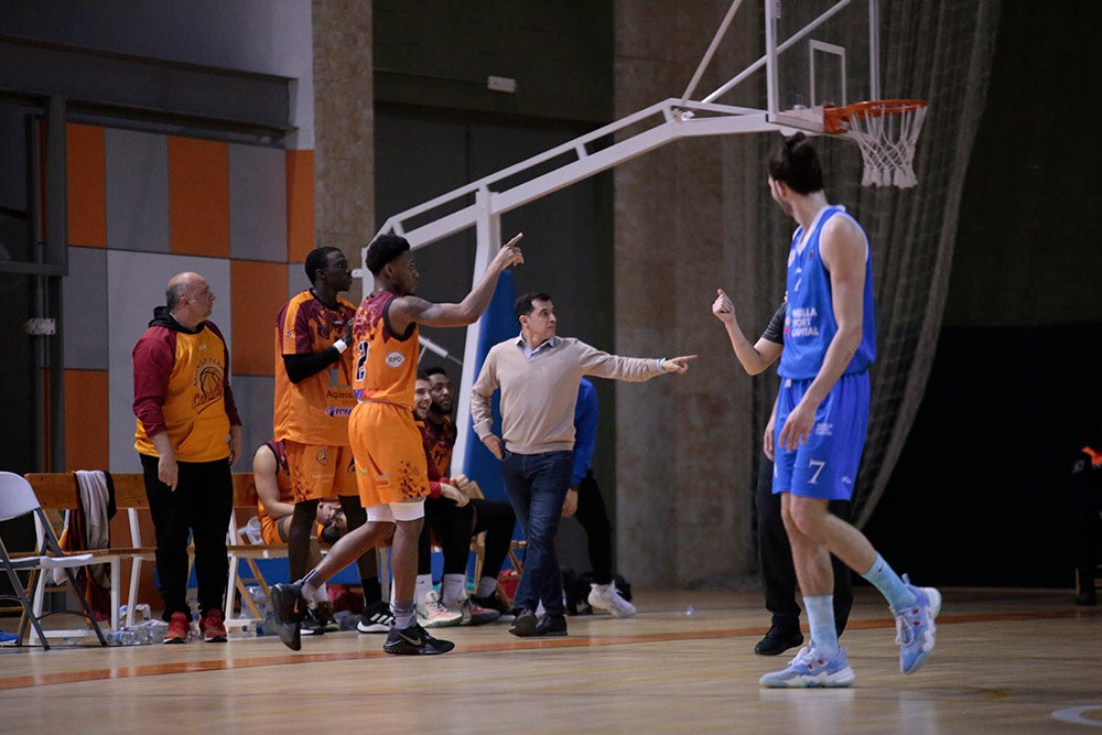 El Aquimisa Carbajosa revive en el aplazado ante Melilla con Avelino y Barrueco en el banco (97-68)