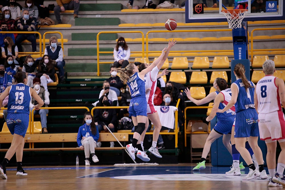 El CB Avenida se hace más líder ante el colista Ferrol (85-51)