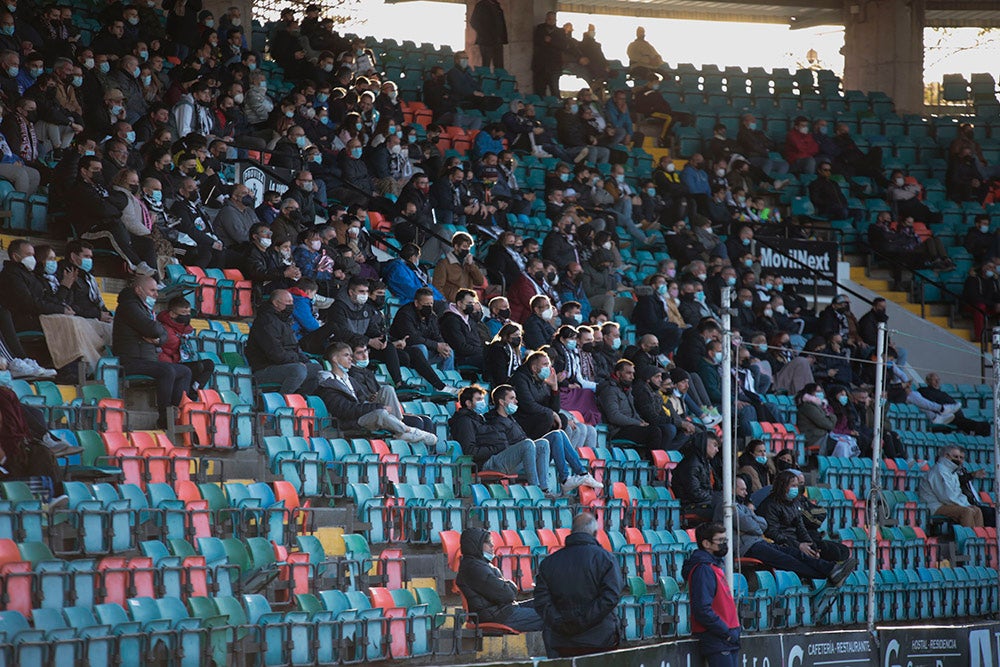 El presidente Manuel Lovato centra todas las miradas en un estadio Helmántico con nuevos aires tras el cambio en el banquillo 