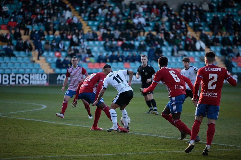 El Salamanca UDS se agarra a la pelea por la salvación ante la UD Llanera (2-0)