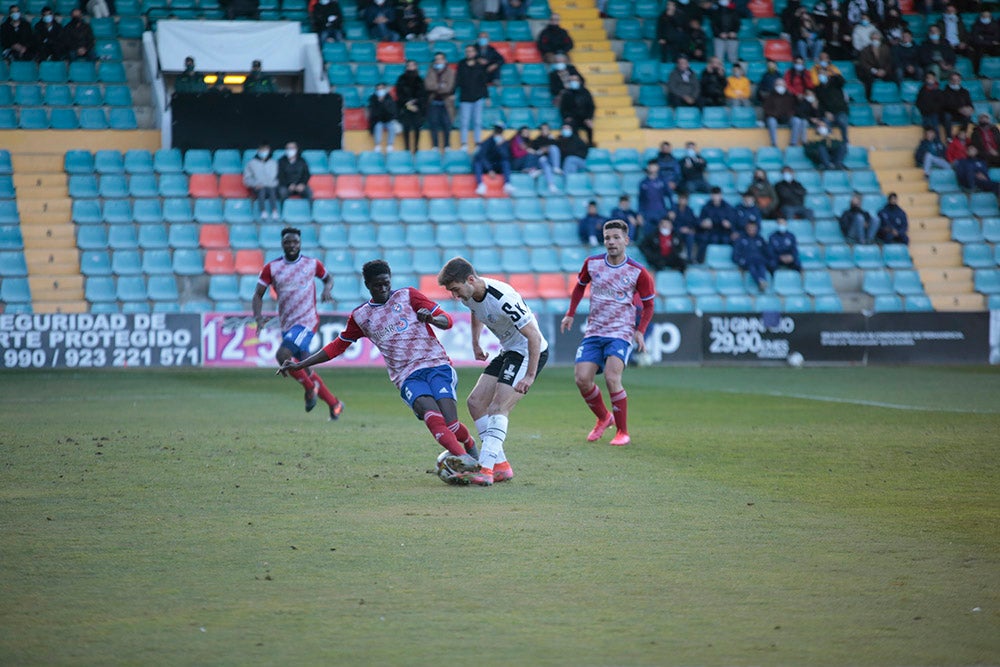 El Salamanca UDS se agarra a la pelea por la salvación ante la UD Llanera (2-0)