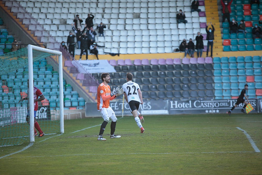 El Salamanca UDS se agarra a la pelea por la salvación ante la UD Llanera (2-0)