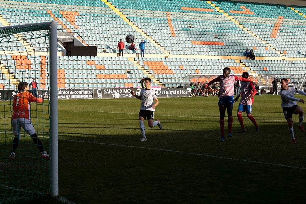 El Salamanca UDS se agarra a la pelea por la salvación ante la UD Llanera (2-0)