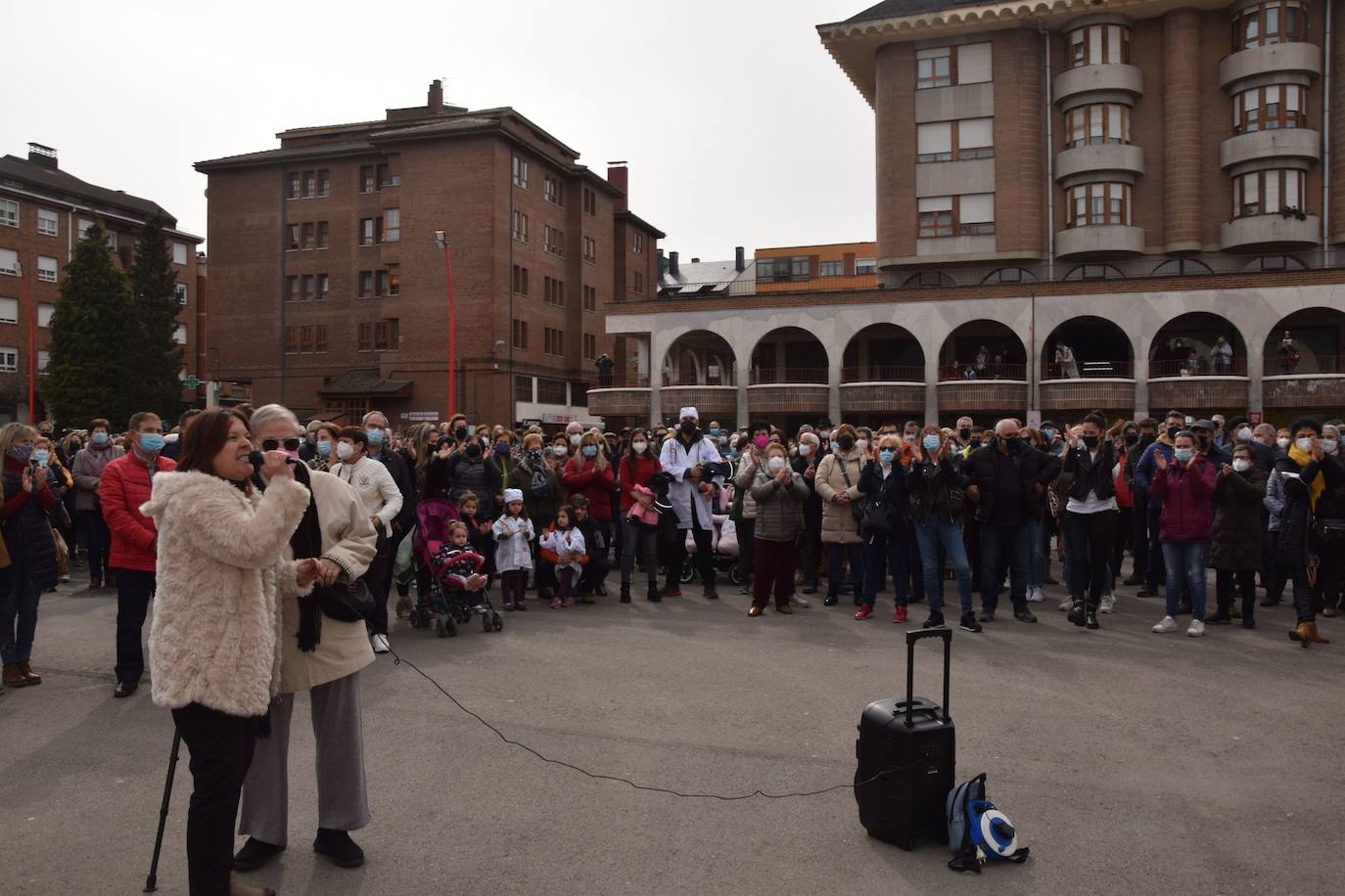 Belén Collantes, portavoz de la Plataforma Prohospital, en la concentración en Guardo. 