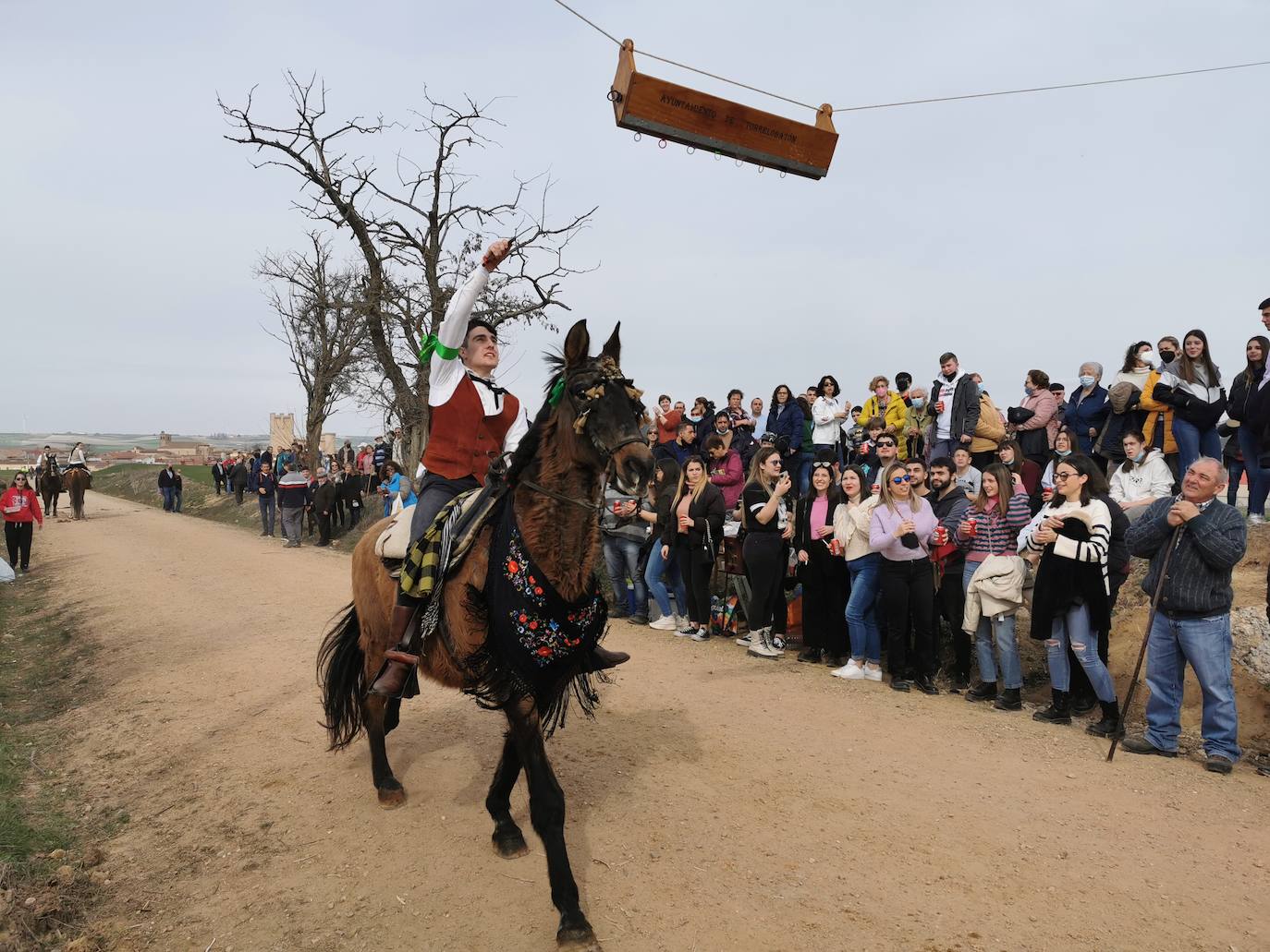 Fotos: Los quintos de Torrelobatón corren las cintas tras dos años en blanco por la covid