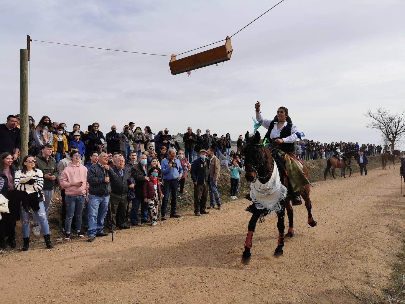 Fotos: Los quintos de Torrelobatón corren las cintas tras dos años en blanco por la covid