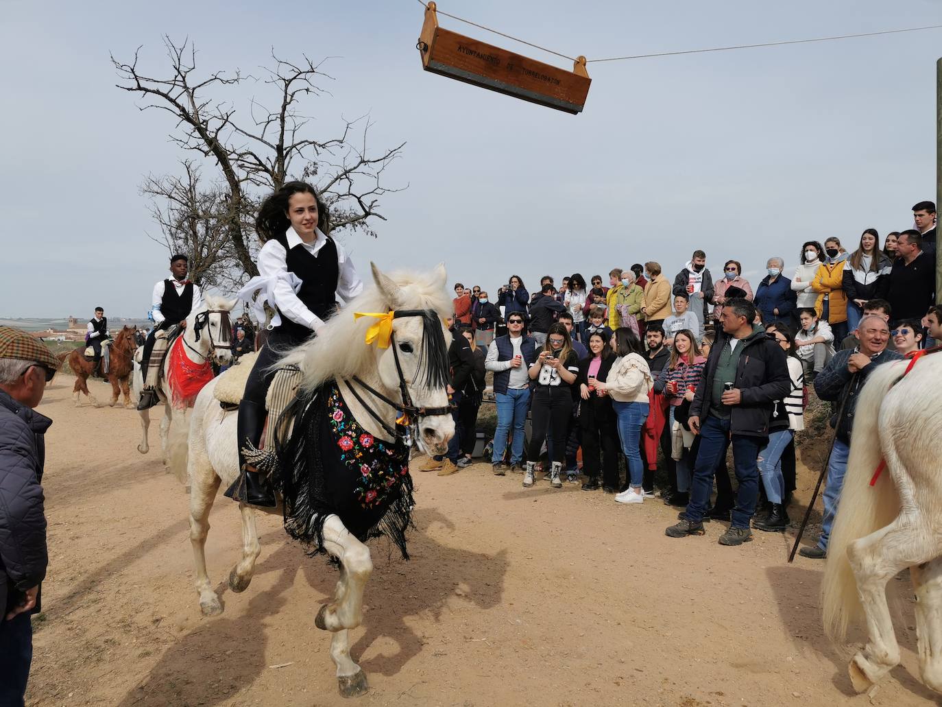 Fotos: Los quintos de Torrelobatón corren las cintas tras dos años en blanco por la covid