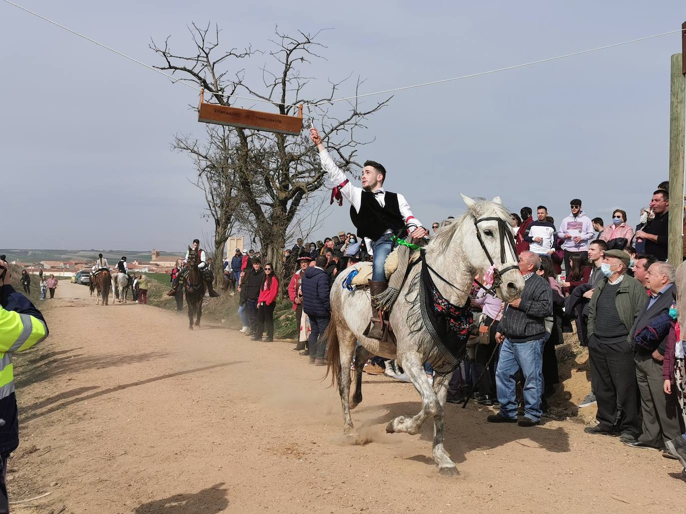 Fotos: Los quintos de Torrelobatón corren las cintas tras dos años en blanco por la covid