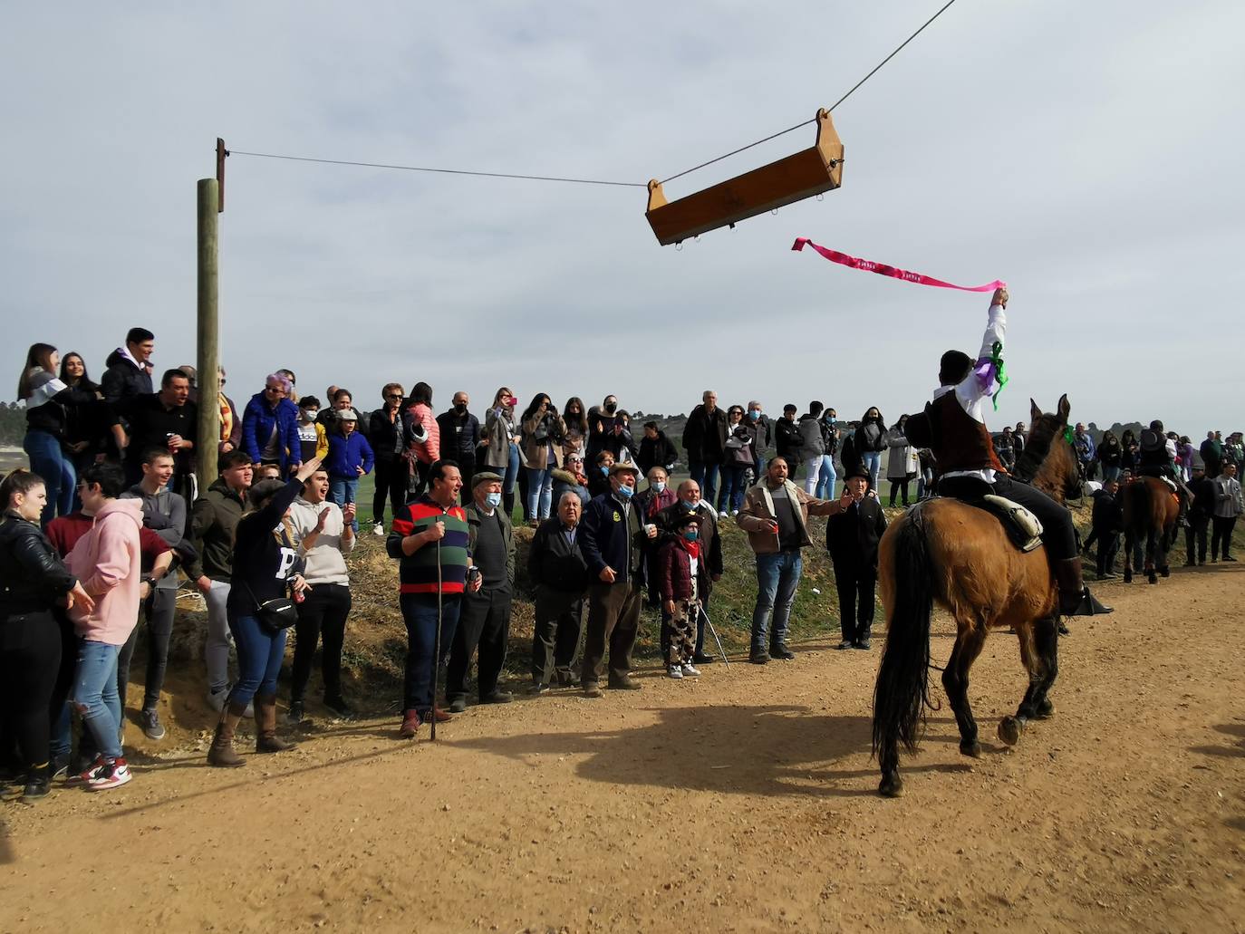 Fotos: Los quintos de Torrelobatón corren las cintas tras dos años en blanco por la covid