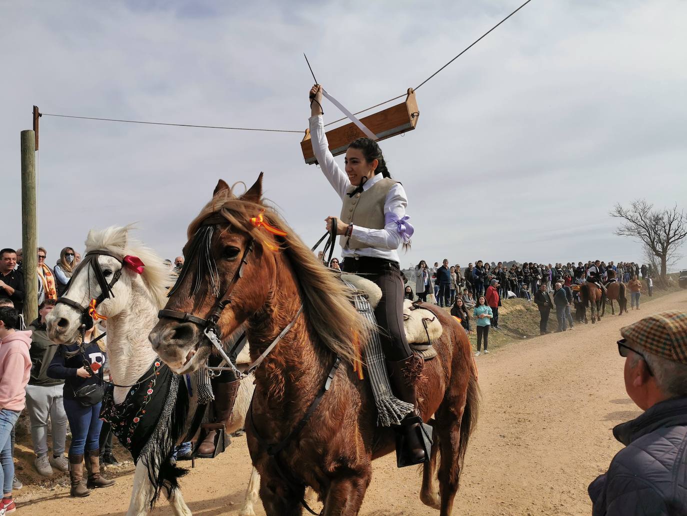 Fotos: Los quintos de Torrelobatón corren las cintas tras dos años en blanco por la covid